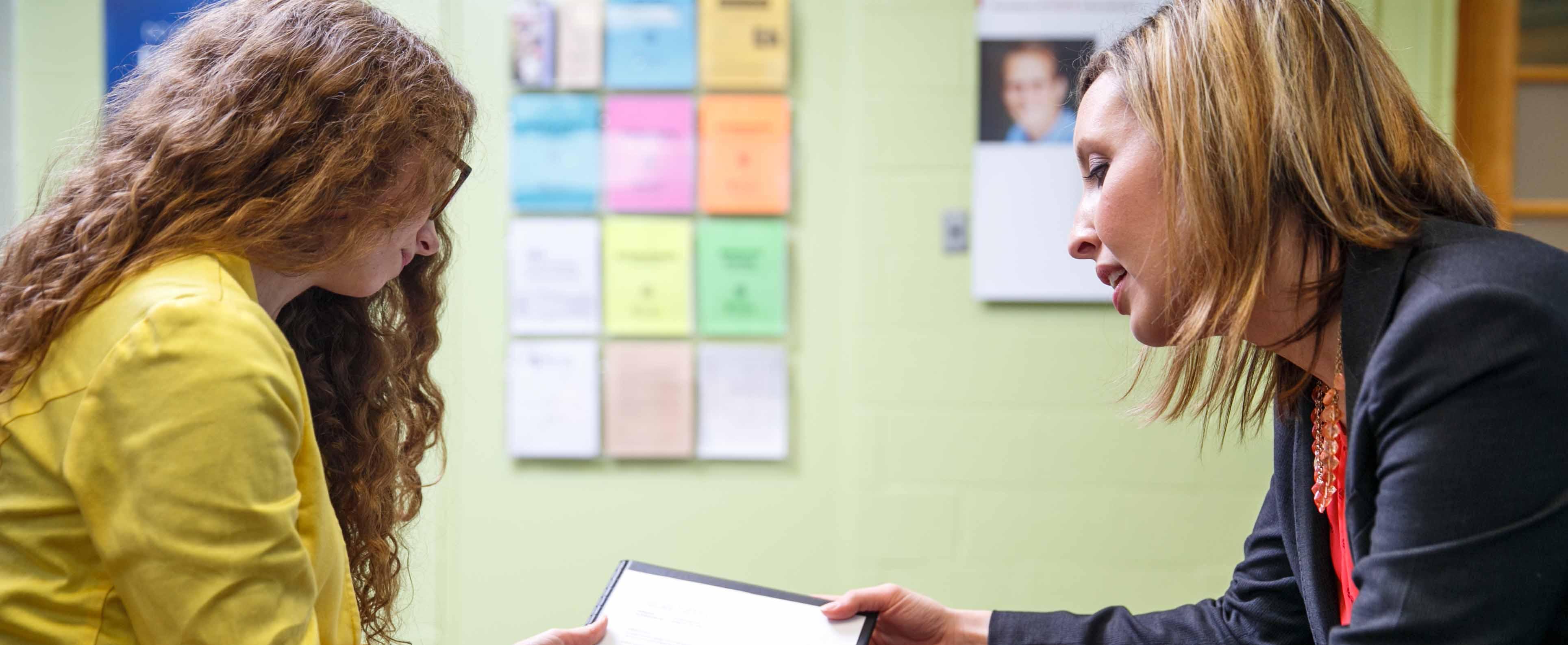 Christy Hanson consulting with female student in Career Center