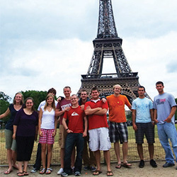 I B I trip students in front of the Eiffel Tower.