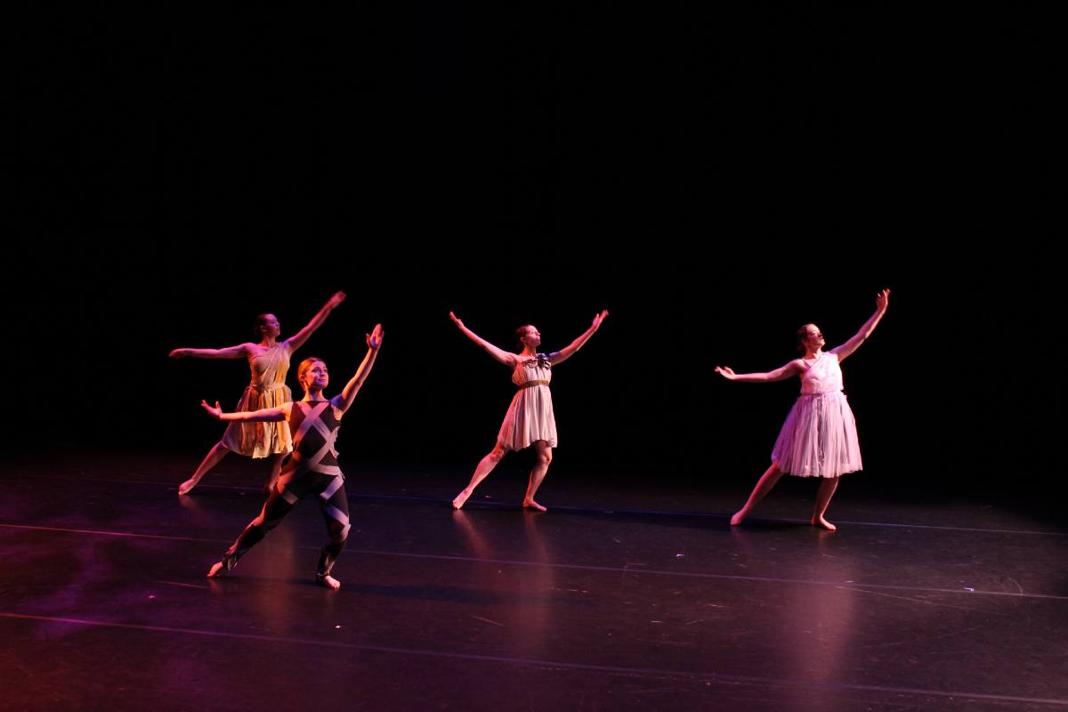 Students performing in the fall senior series. 