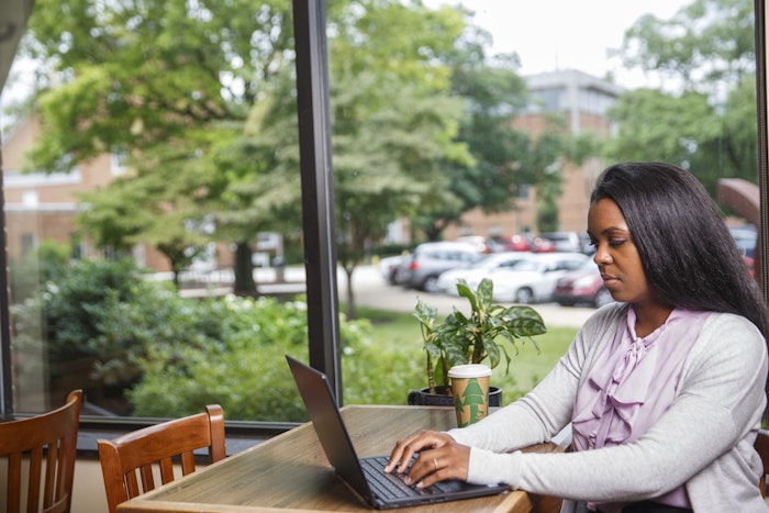 A women typing on a laptop 
