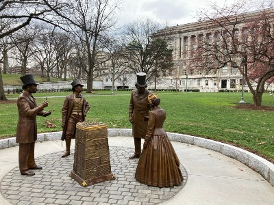 Statues of early Americans in Harrisburg.