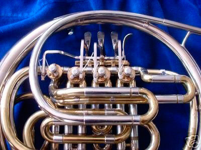 Picture of a french horn.