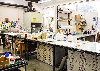 Picture of a screen printing studio.