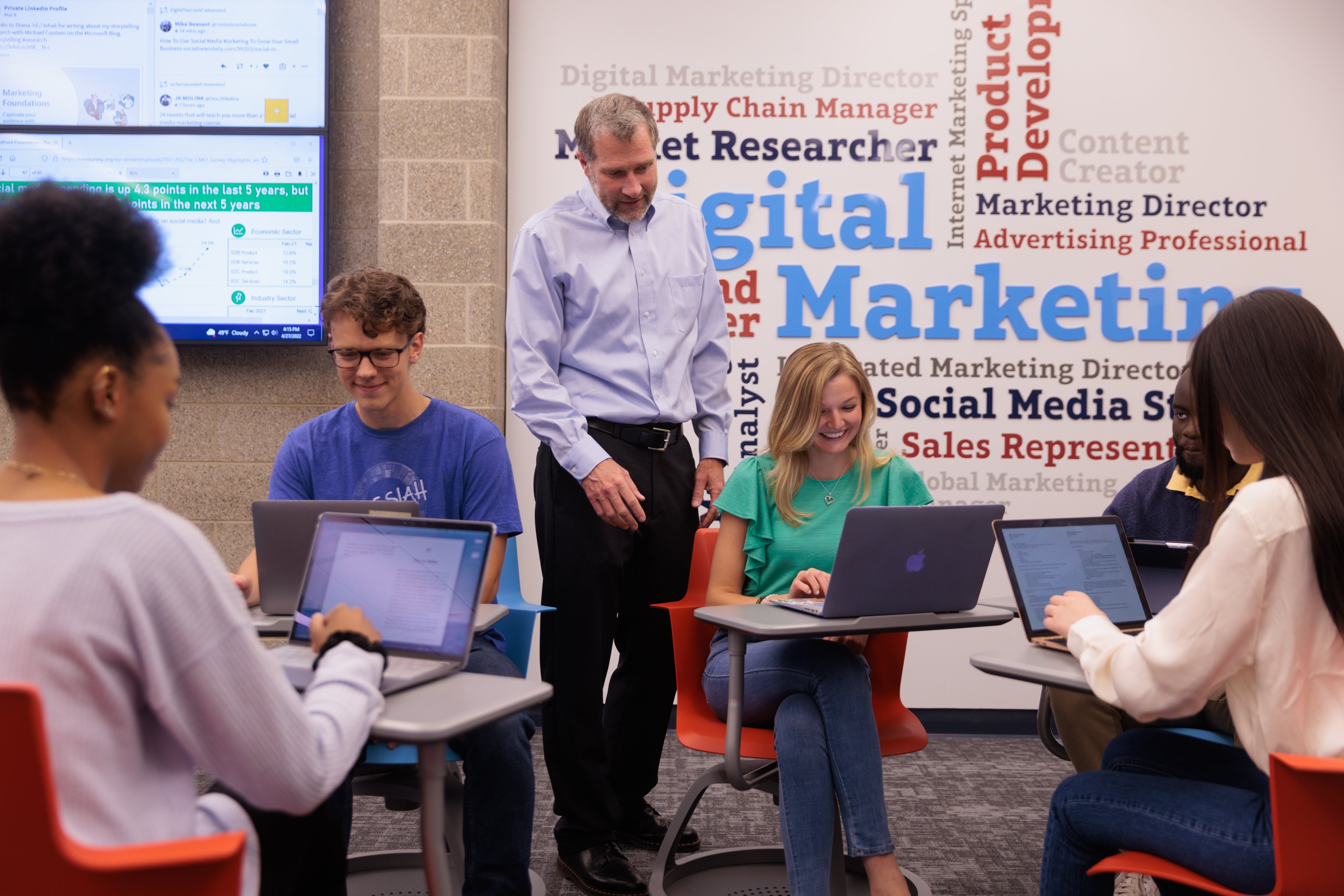 Students in a digital marketing class
