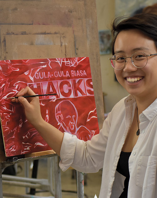 Pursuing a career in art conservation, Caitlyn Fong ’19—a chemistry major and studio art minor—mixed science and art for her honors senior research project.