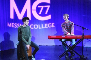 A band performing on MC Live 