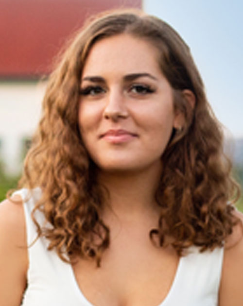 Ava Foster ’24, daughter of David ’95 and Rachel ’95