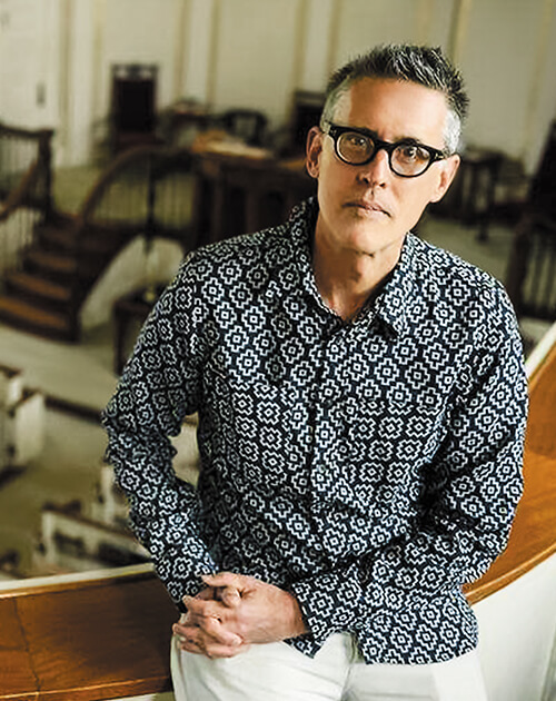 S.R. Smith's great-great-grandson serves as a senior minister