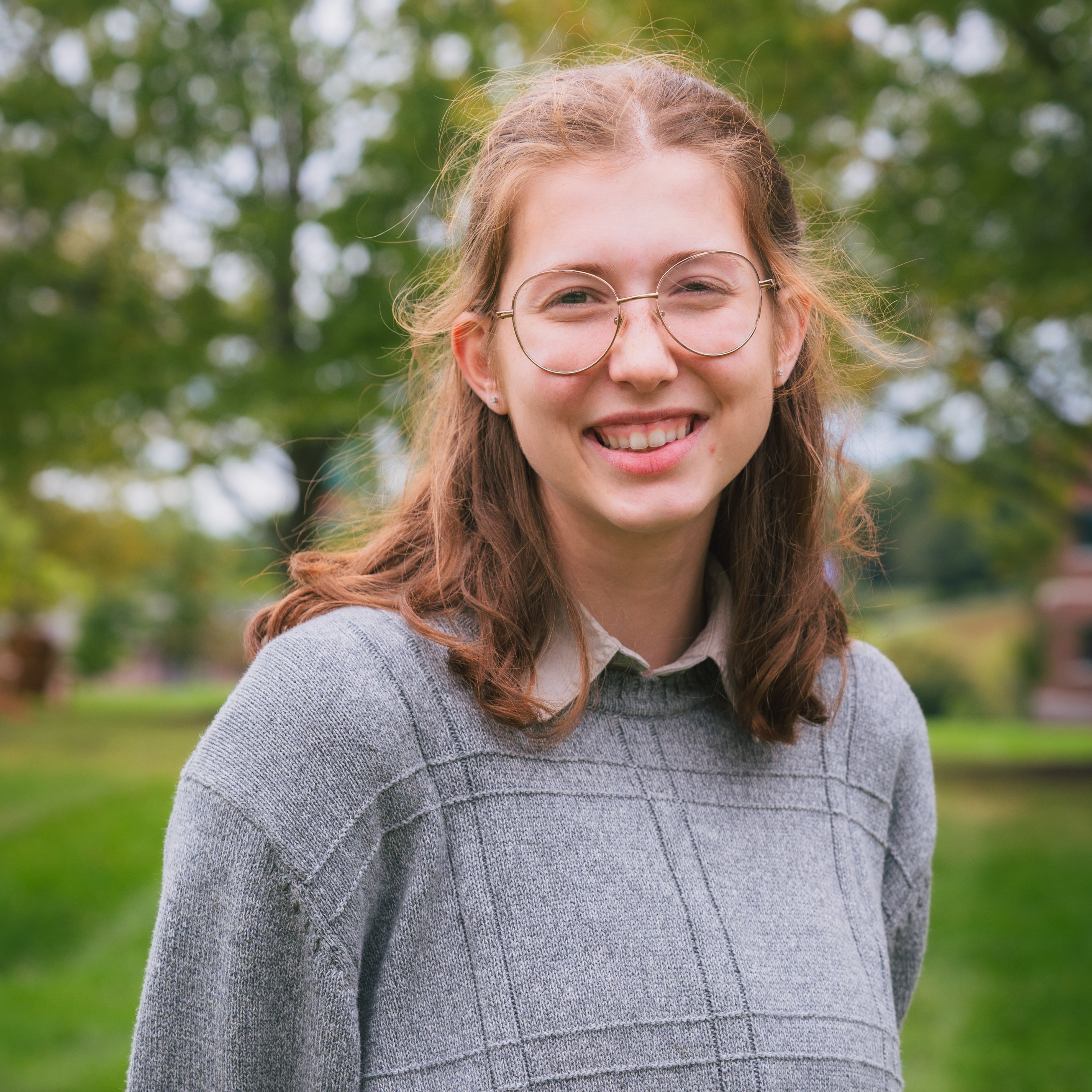 Headshot of tutor Becca.